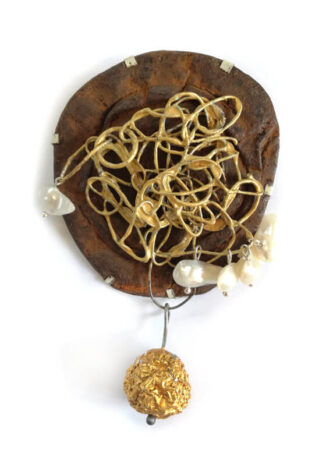 Does My Brooch Look Bob in This?